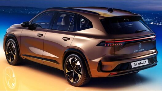 2026 Renault Grand Koleos SUV with bold LED headlights and sleek side profile parked in Dubai